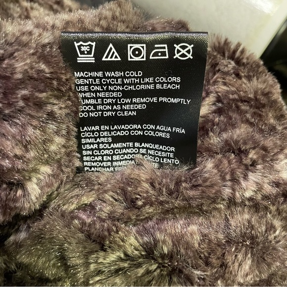 Weatherproof quilted and faux fur lined vest - large - Picture 8 of 8